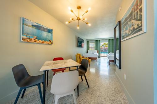 a dining room with a table and chairs at Tropical Breeze in Clearwater Beach