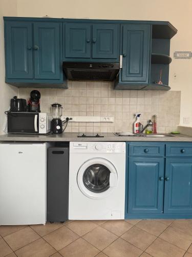 Η κουζίνα ή μικρή κουζίνα στο Superbe Appartement Melun Gare