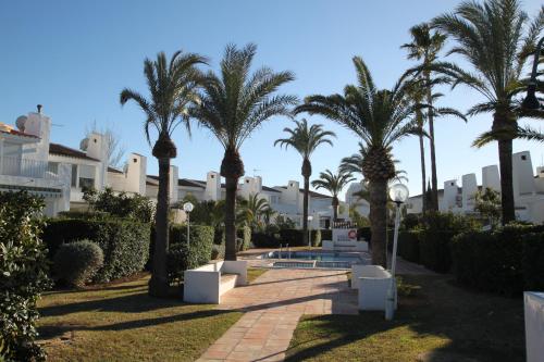 Ferienhaus in Denia, Las Marinas, Sandstrand unter 50 m, Gemeinschaftspool, Klimaanlage