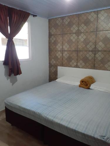 Katil atau katil-katil dalam bilik di Casa de praia