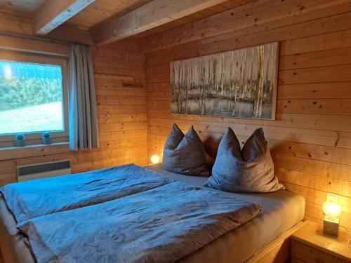 Posteľ alebo postele v izbe v ubytovaní Gemütliches Ferienhaus mit Holzofen und Sauna