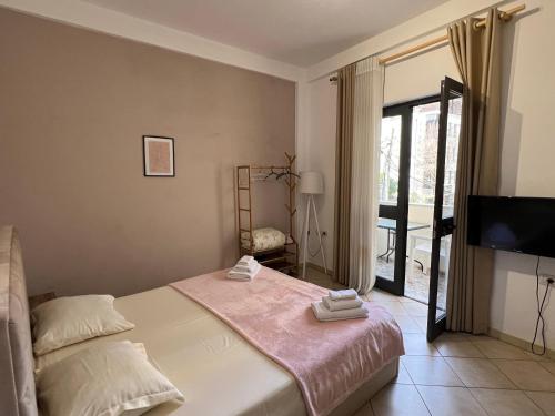 Cozy City Center Studio