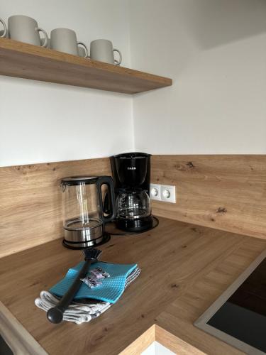 a kitchen counter with a coffee maker on a counter top at Bei Haags in Gommersheim