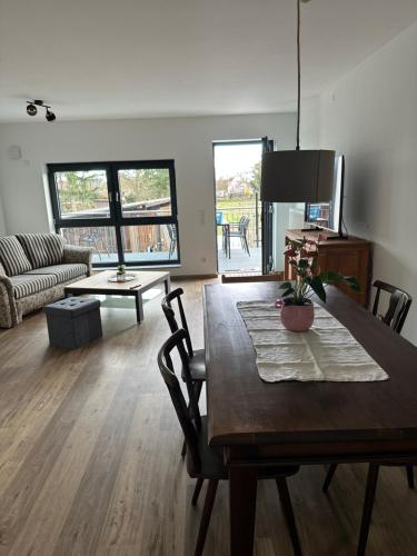 a living room with a wooden table and a couch at Bei Haags in Gommersheim