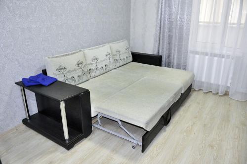  Кровать или кровати в номере Apartment on Vinogradnaya 22/1 B 