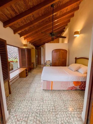 a bedroom with two beds and a ceiling at Casa Dardanelo in Granada