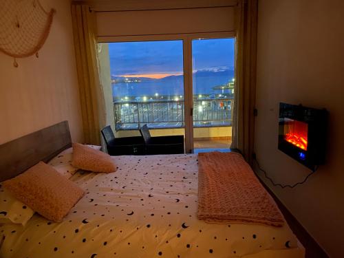 a bedroom with a bed and a window with a view at Ca La Ona in L'Escala