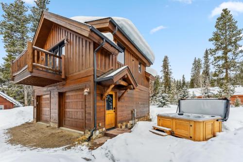 Gallery image of Blue River Escape with Private Studio & Hot Tub in Blue River