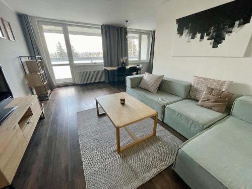 Sunny & Minimalist Apartment near the City Center