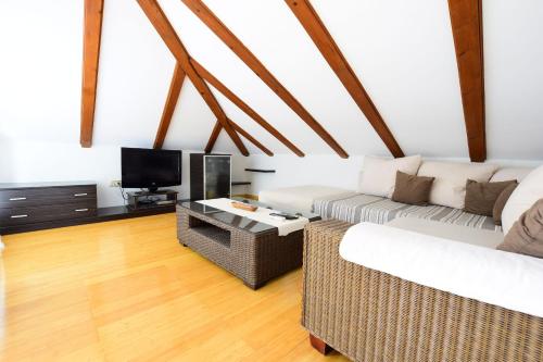 House Nonina kuca