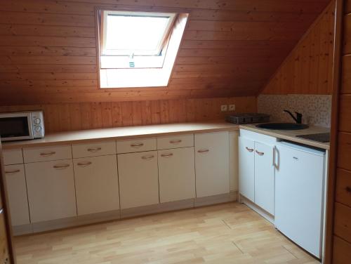 Photo de la galerie de l'établissement BRIEC appartement T2 1e étage gauche, à Briec