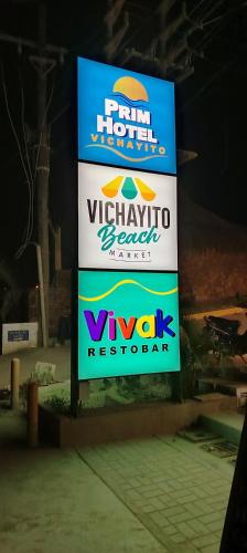 a sign for a vaughn ricardo restaurant at Prim Hotel Vichayito in Vichayito