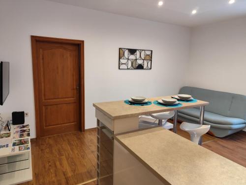 WHA White's House Apartman