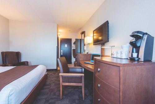 Postel nebo postele na pokoji v ubytování Hotel Continental Centre-Ville