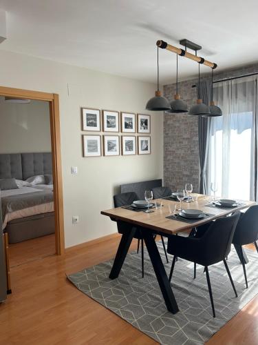 a dining room with a table and chairs at Apartamento Blascondo in Broto