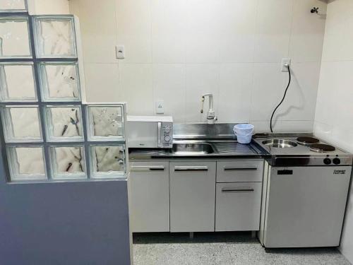 Η κουζίνα ή μικρή κουζίνα στο Loft central, cozinha e sala