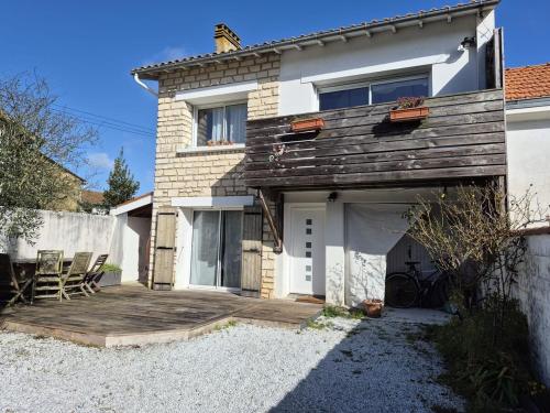 Clem, coquette maison, wifi, jardin, parking, barbecue