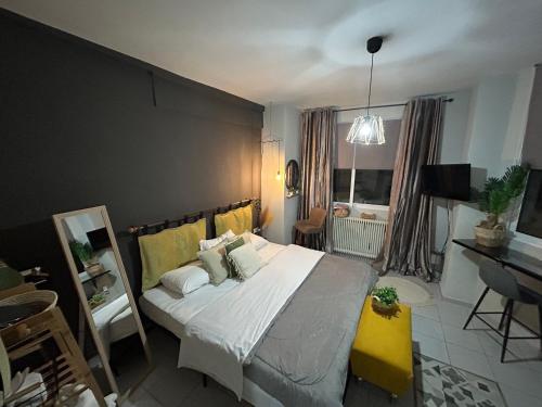 Ένα ή περισσότερα κρεβάτια σε δωμάτιο στο Amaryllis apartment 23