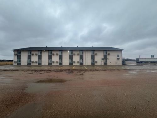 a large building with a parking lot in front of it at Smart Choice Inn in Plankinton