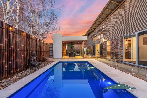 Πισίνα στο ή κοντά στο Luxe Haven