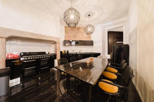 Luxury 4BR Near Praça do Comércio wAC