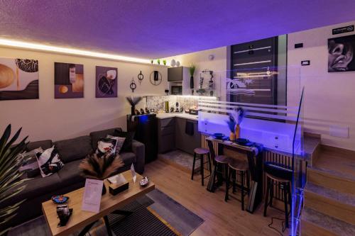Ruang duduk di A' Casuzza Suite Room