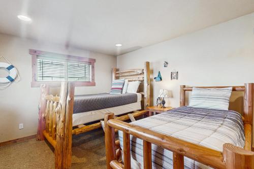 Ένα ή περισσότερα κρεβάτια σε δωμάτιο στο The Vineyards Lodge