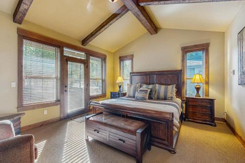 Ένα ή περισσότερα κρεβάτια σε δωμάτιο στο Caldera Springs Home
