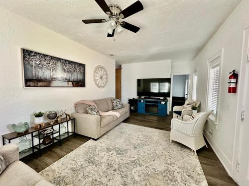 a living room with a couch and a ceiling fan at #1 - 5BR 1BA - Unit A - Private Entire Home - WiFi in Midland