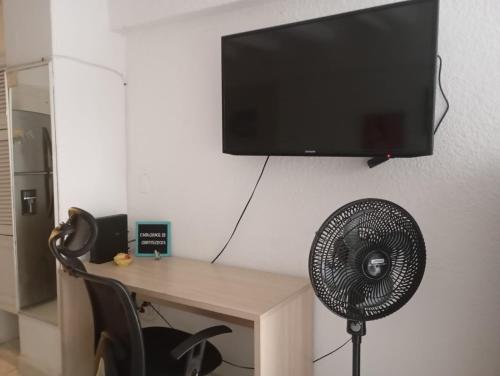 Μια τηλεόραση ή/και κέντρο ψυχαγωγίας στο @casa__grace Apartaestudio en edificio al frente del mar!!