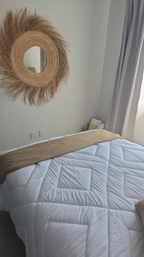 a bedroom with a bed with a mirror on the wall at Departamento en Acapulco de Juárez, Club de Playa in Acapulco