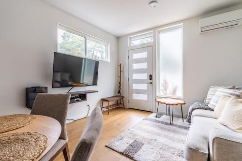 a living room with a couch and a tv at Townhome Amazing Rooftop Views in Seattle