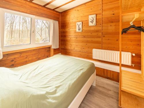 Postel nebo postele na pokoji v ubytování Holiday Home in Lanklaar near Forest Trails