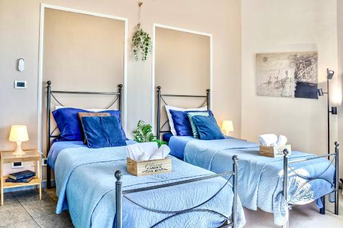 A bed or beds in a room at -Politecnico- Appartamento Classy x5 con Balconi, Vista e Parcheggio Gratuito