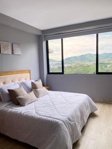 LOFT HOST PARTNER Cerca al Aeropuerto,Expofuturo y Ukumariにあるベッド