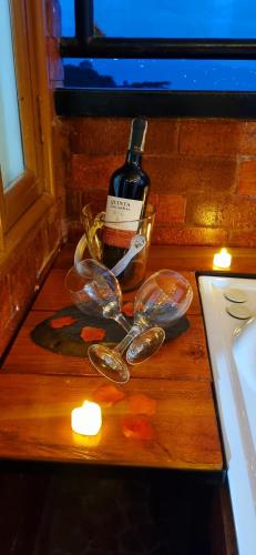 a bottle of wine sitting on top of a table at Apartamento Temático Rancho Texas in La Mesa