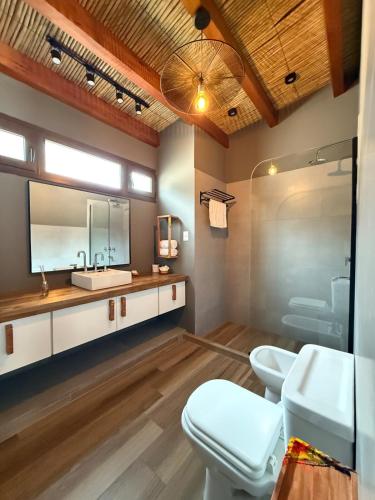 a bathroom with two toilets and a sink at Elegante Cabaña en Purmamarca in Purmamarca