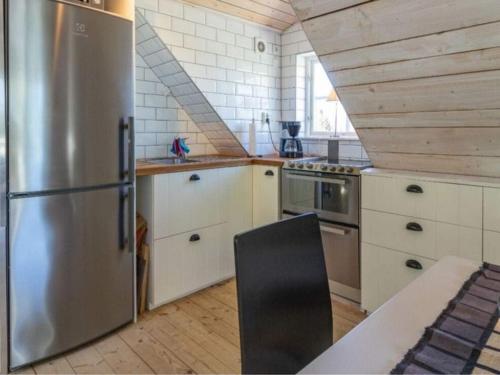 Η κουζίνα ή μικρή κουζίνα στο 4 star holiday home in Drottningskär