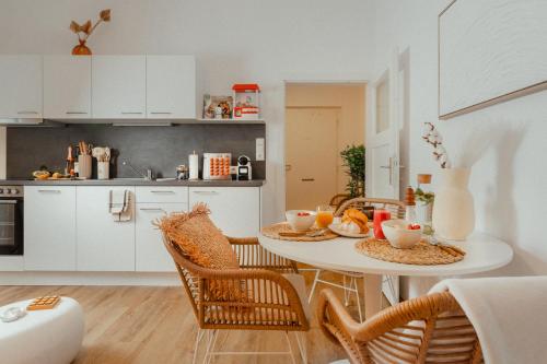 Kuchyň nebo kuchyňský kout v ubytování NOOR - Boho Haven Designer Luxe - Central