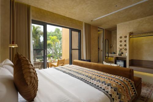 Postel nebo postele na pokoji v ubytování Xishuang Banna Wild Reverie Lodge