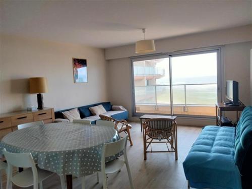 Photo de la galerie de l'établissement Bel Appartement T3 avec Balcon, Wi-Fi, 2 Chambres pour 6 Pers - FR-1-331-17, à Les Sables-dʼOlonne