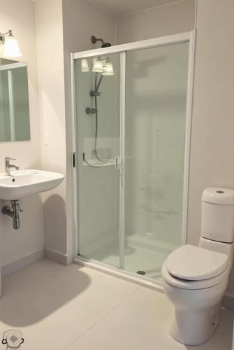 Ένα μπάνιο στο Lujoso apartamento para tu comodida