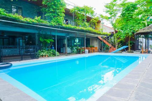 Kolam renang di atau dekat dengan Jungle Boss Travel Lodge