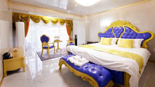 a bedroom with a large bed with a blue and gold bed frame at ホテル　ロモサ in Minakami