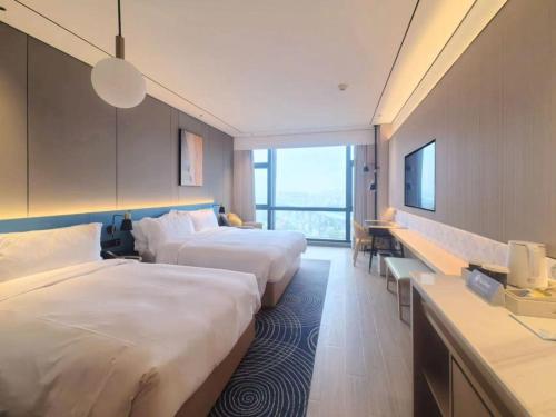 Postel nebo postele na pokoji v ubytování Hilton Garden Inn Xiamen Tong'An