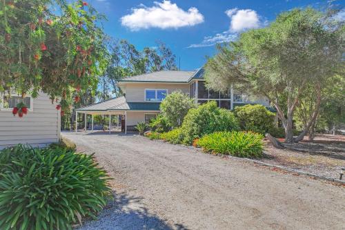 Zahrada ubytování Paro's Landing - Riverfront Holiday Home Echuca