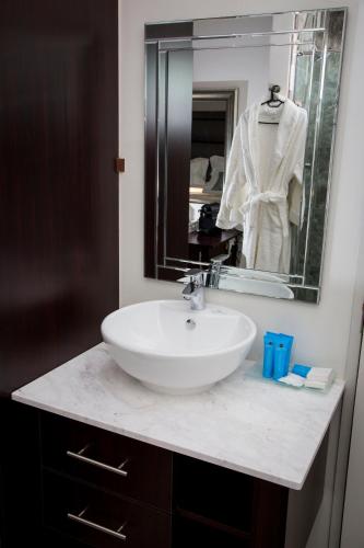 a bathroom with a white sink and a mirror at Barney Barnato in Kimberley