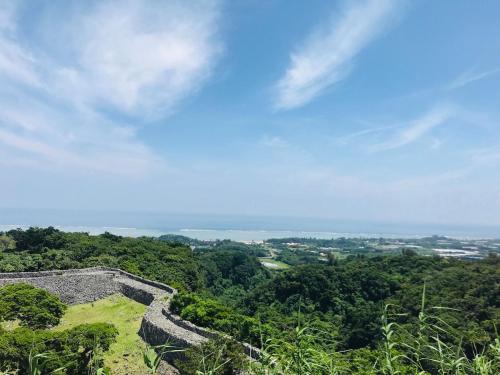 a view of the great wall of china from the mountain at 心邸 kukuru in Nakijin