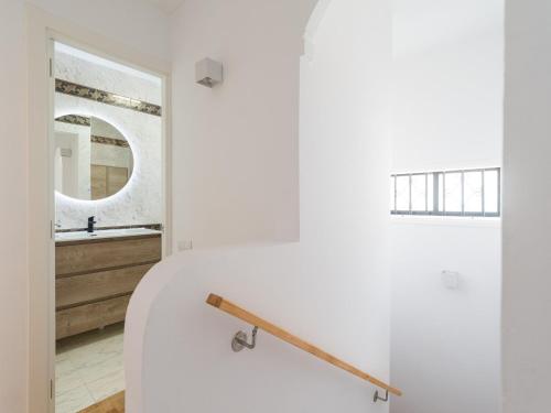 Bilik mandi di Dreamy apartment next to Anfi del Mar