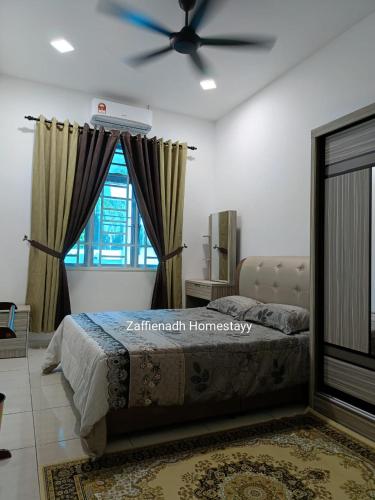 Katil atau katil-katil dalam bilik di Zaffienadh Homestay Bahau